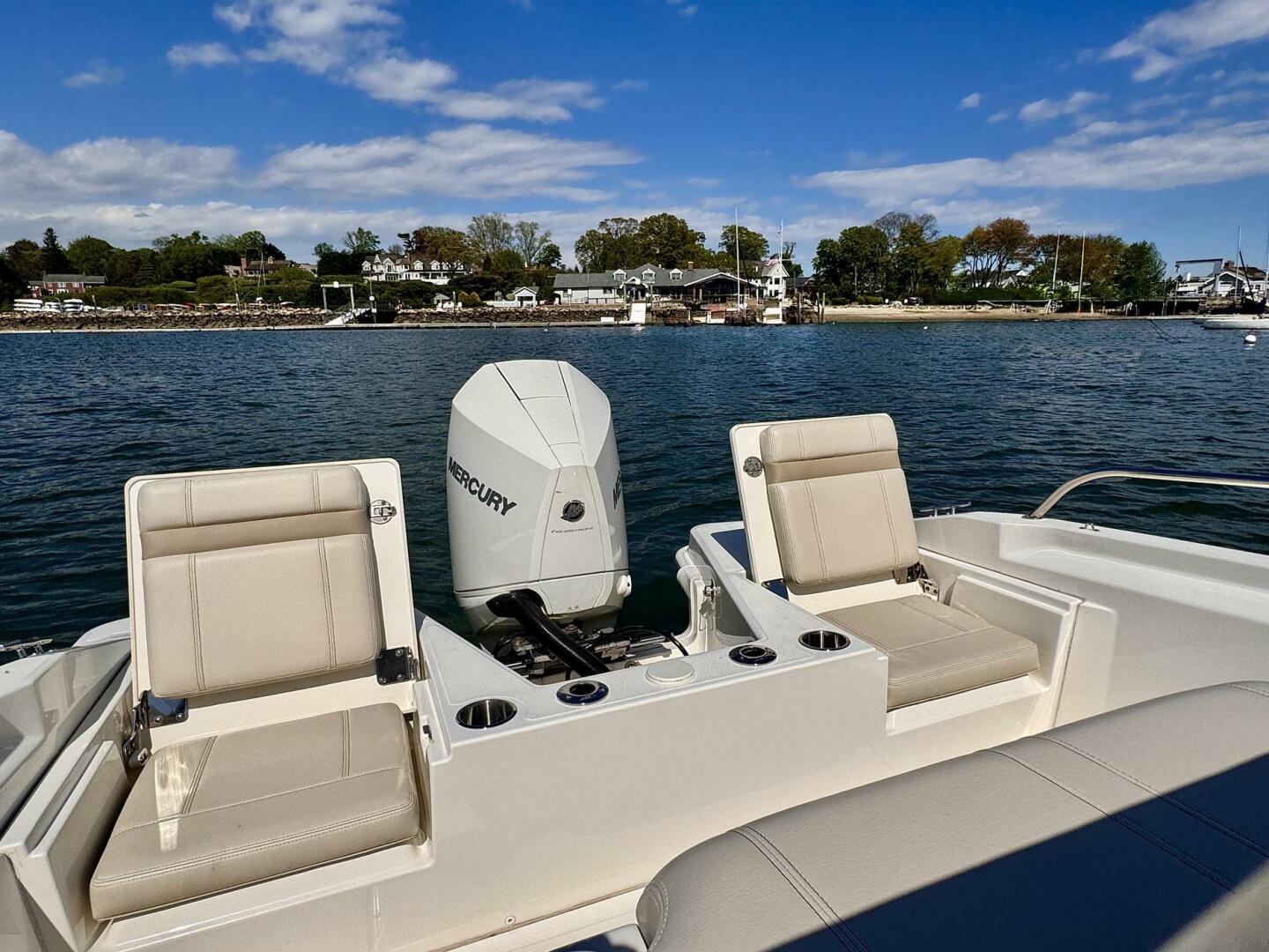 Slide: The Image of Boston Whaler 220 Dauntless 2022 - 5293727