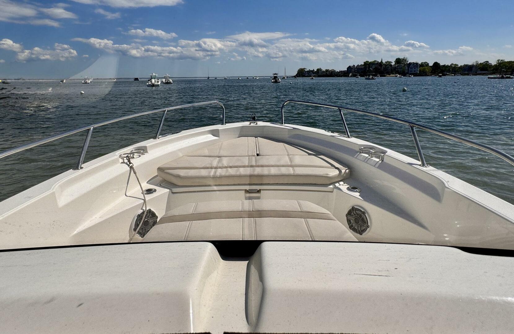 Slide: The Image of Boston Whaler 220 Dauntless 2022 - 5293730