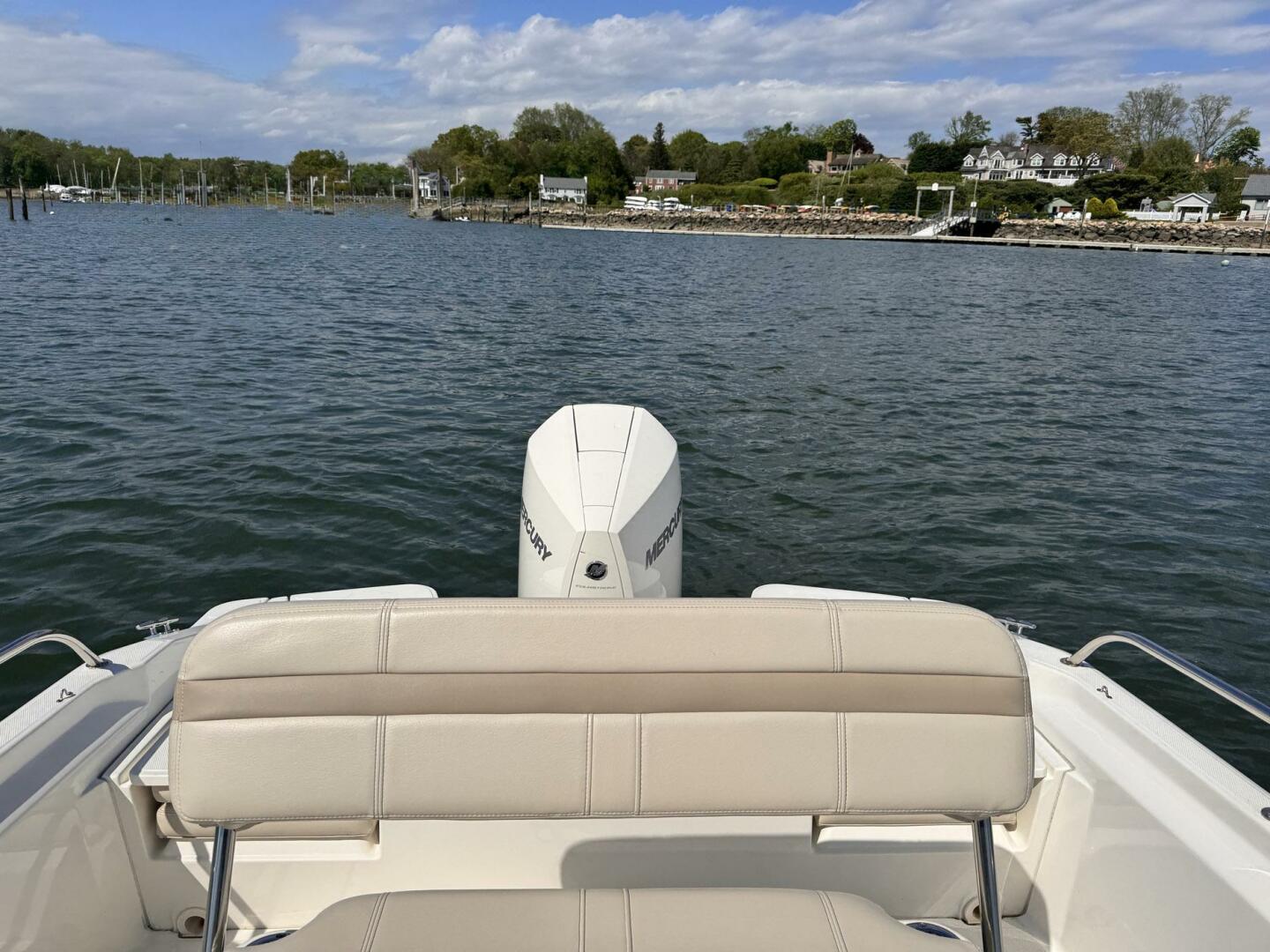Slide: The Image of Boston Whaler 220 Dauntless 2022 - 5293731