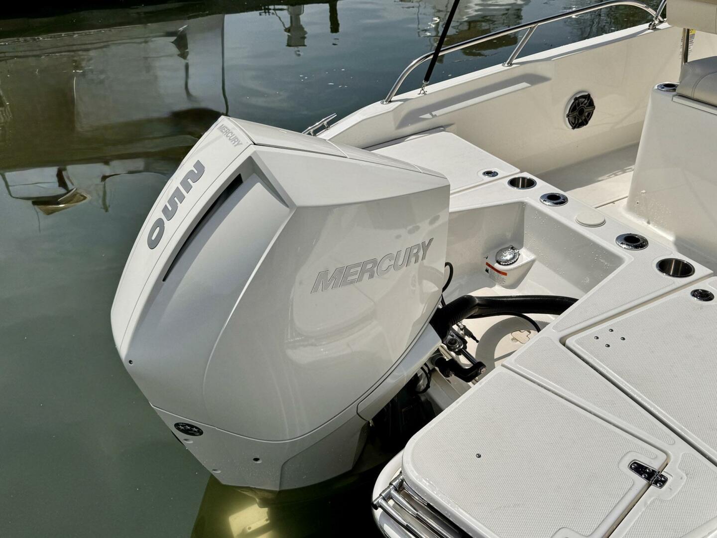Slide: The Image of Boston Whaler 220 Dauntless 2022 - 5293733