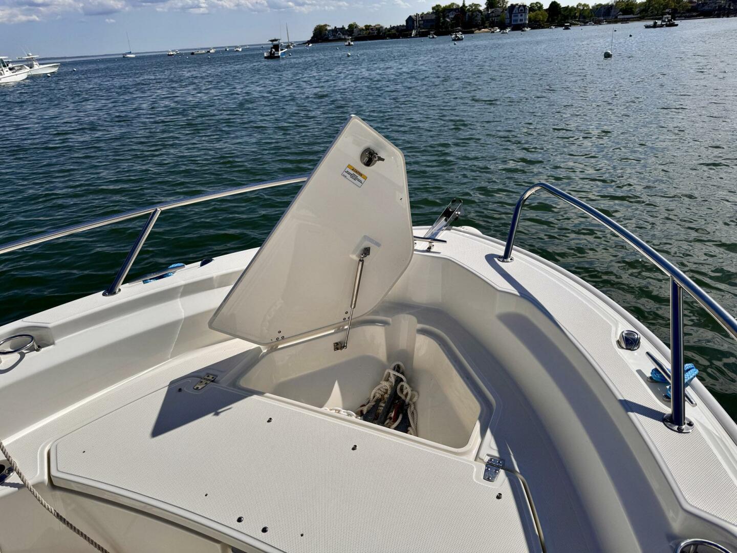Slide: The Image of Boston Whaler 220 Dauntless 2022 - 5293735
