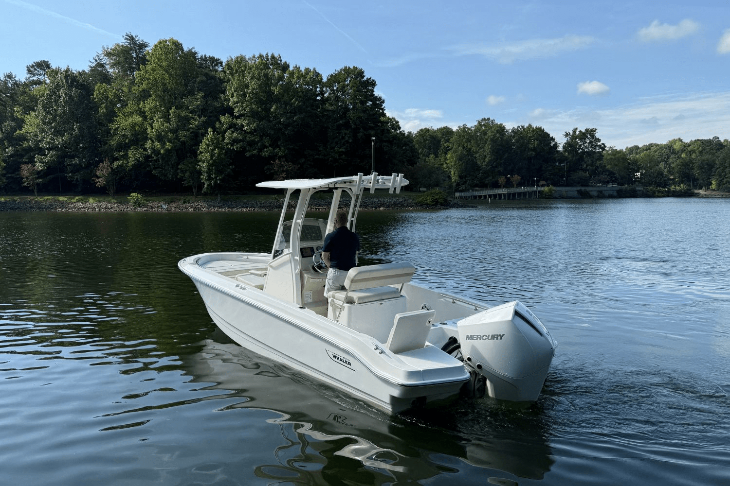 Slide: The Image of Boston Whaler 220 Dauntless 2025 - 7