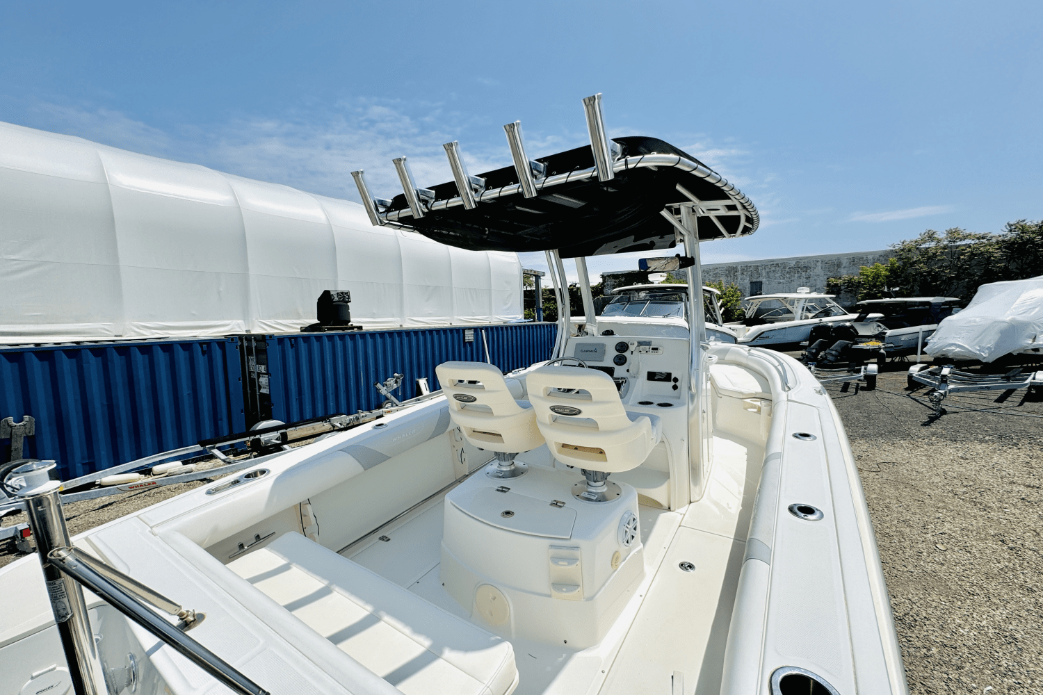 Slide: The Image of Boston Whaler 220 OUTRAGE 2012 - 12