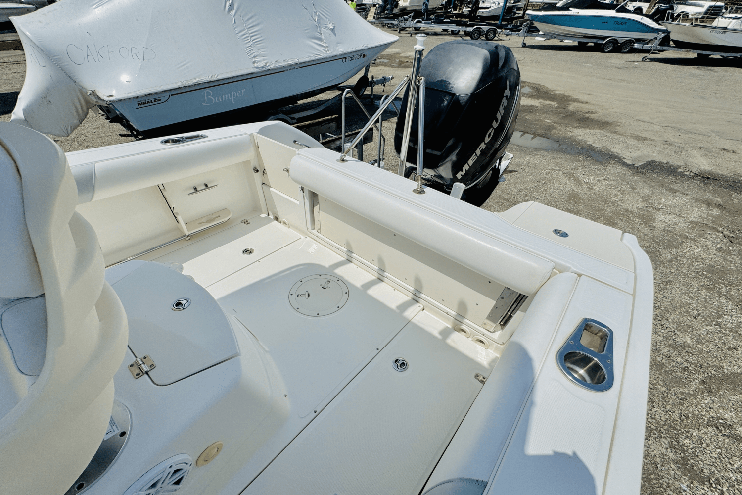 Slide: The Image of Boston Whaler 220 OUTRAGE 2012 - 13