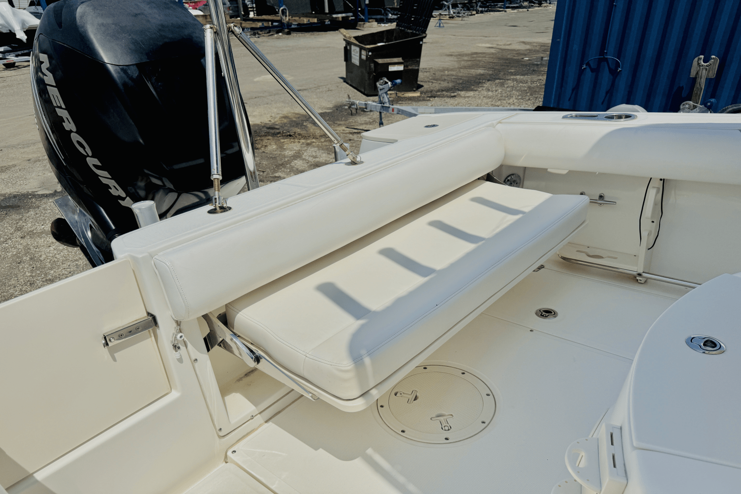 Slide: The Image of Boston Whaler 220 OUTRAGE 2012 - 15