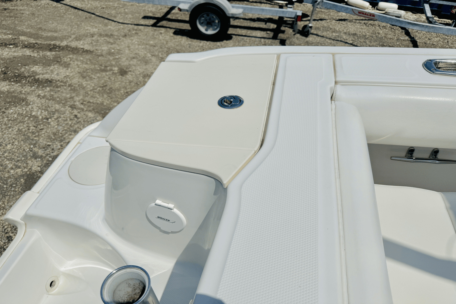 Slide: The Image of Boston Whaler 220 OUTRAGE 2012 - 16