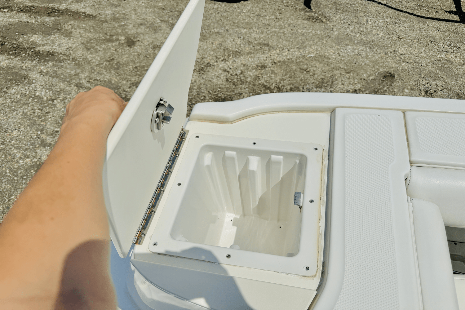 Slide: The Image of Boston Whaler 220 OUTRAGE 2012 - 17
