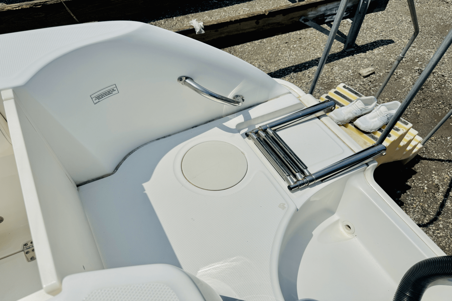 Slide: The Image of Boston Whaler 220 OUTRAGE 2012 - 18