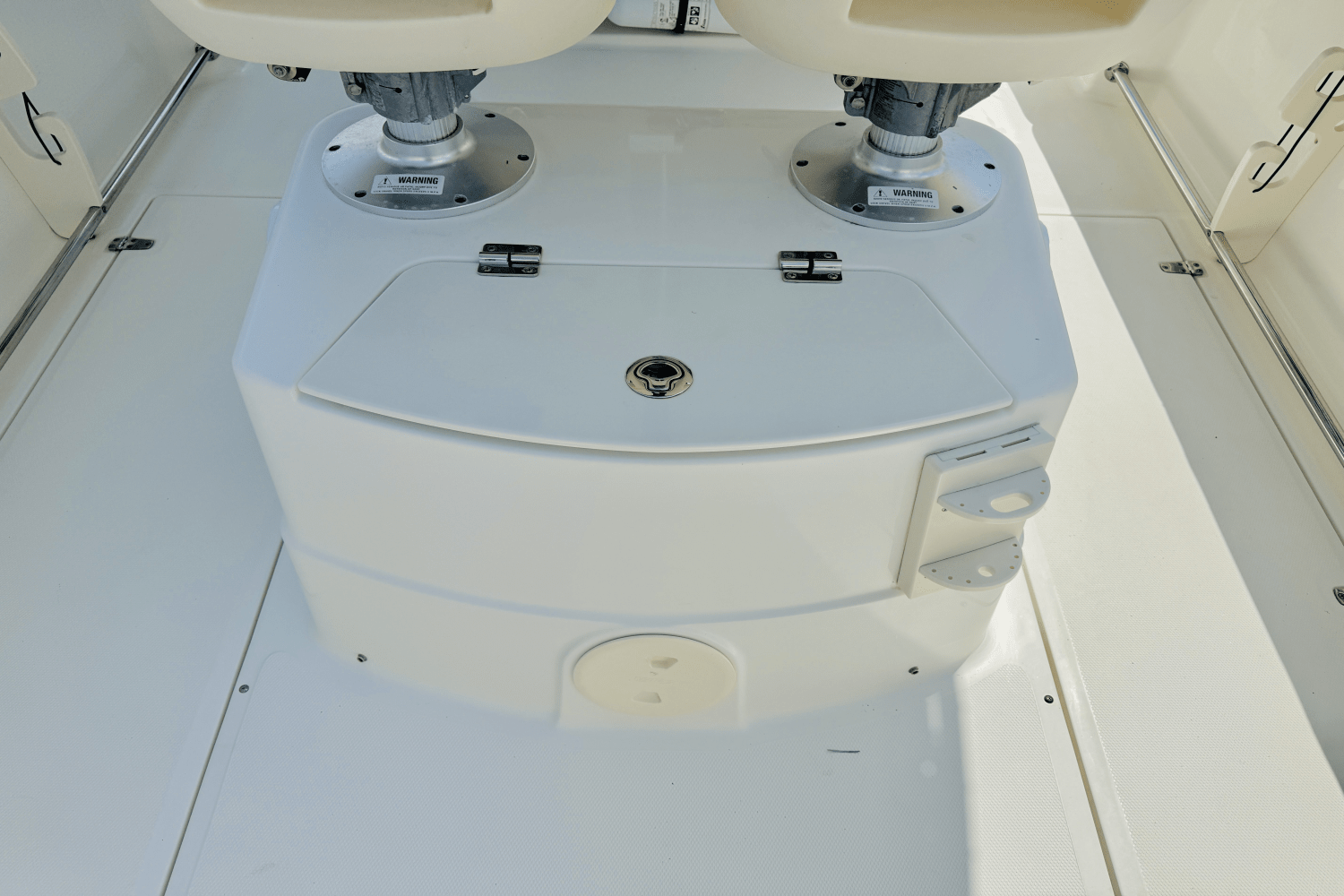 Slide: The Image of Boston Whaler 220 OUTRAGE 2012 - 19