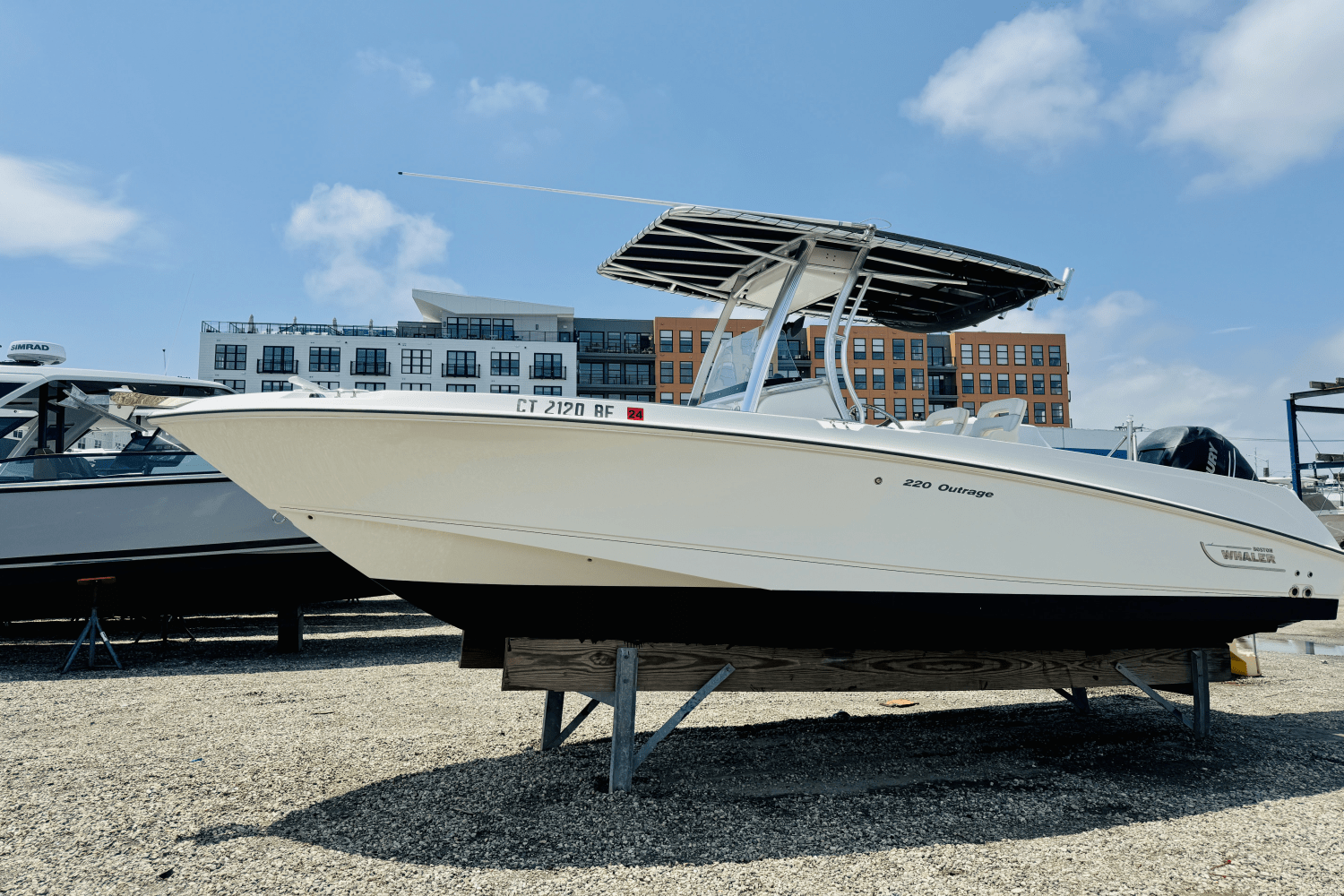 Slide: The Image of Boston Whaler 220 OUTRAGE 2012 - 2