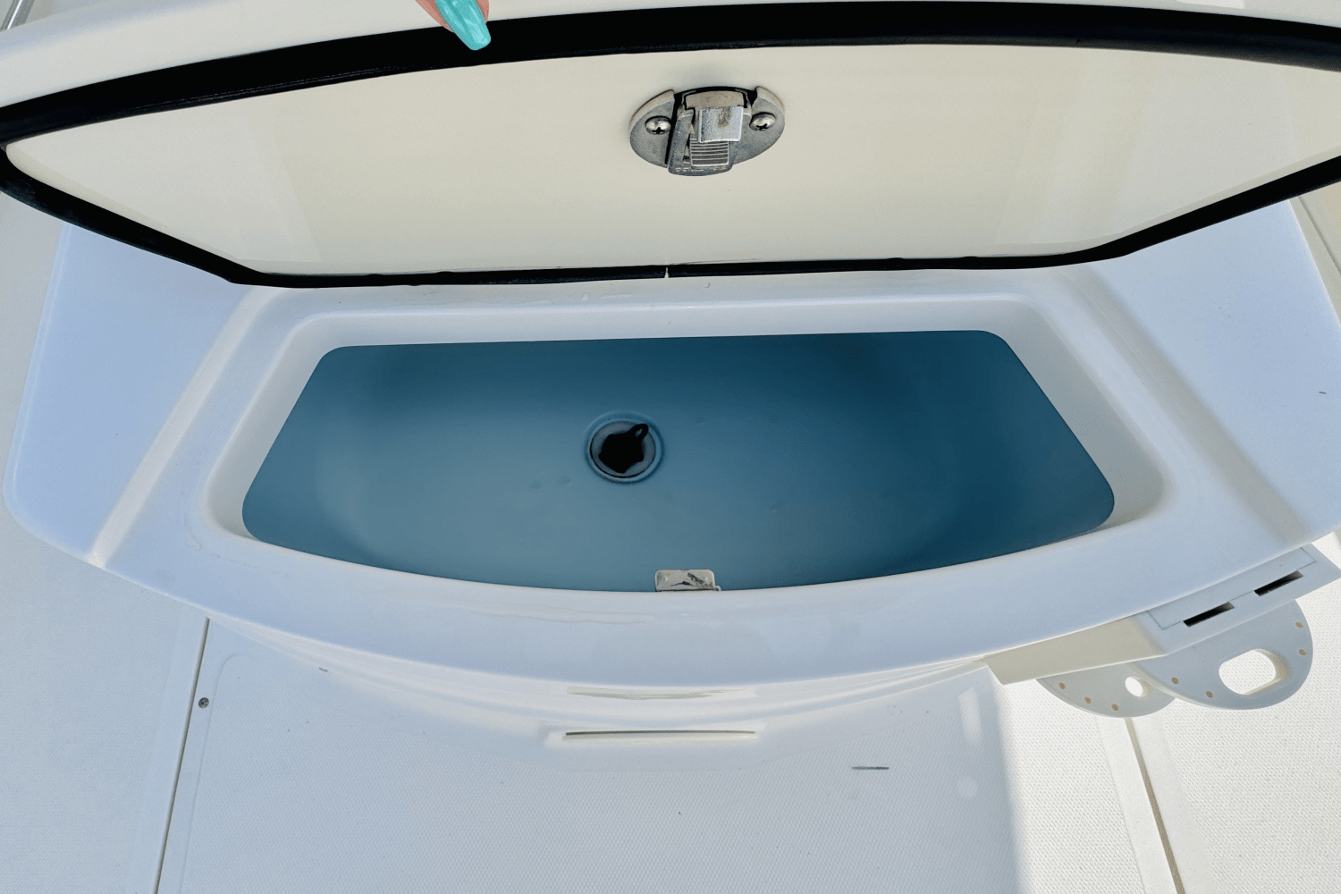 Slide: The Image of Boston Whaler 220 OUTRAGE 2012 - 20