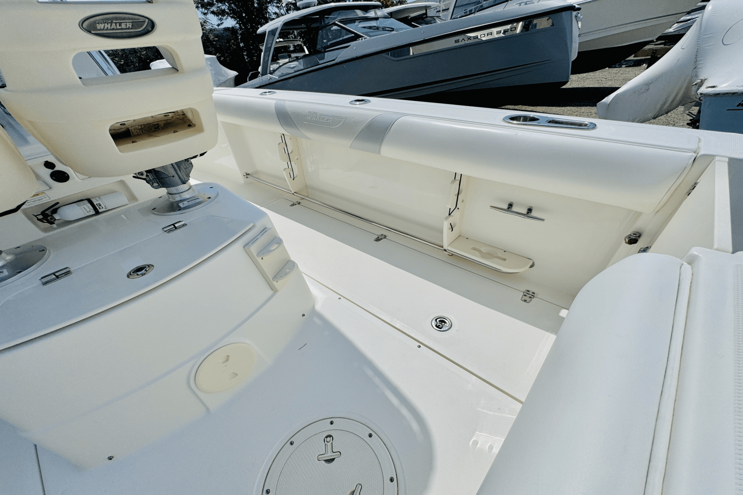 Slide: The Image of Boston Whaler 220 OUTRAGE 2012 - 21