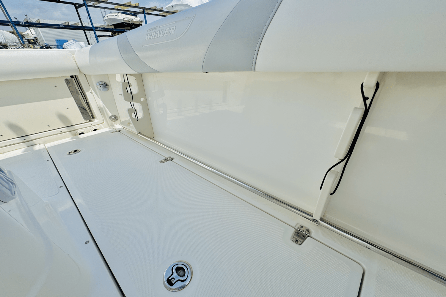 Slide: The Image of Boston Whaler 220 OUTRAGE 2012 - 23
