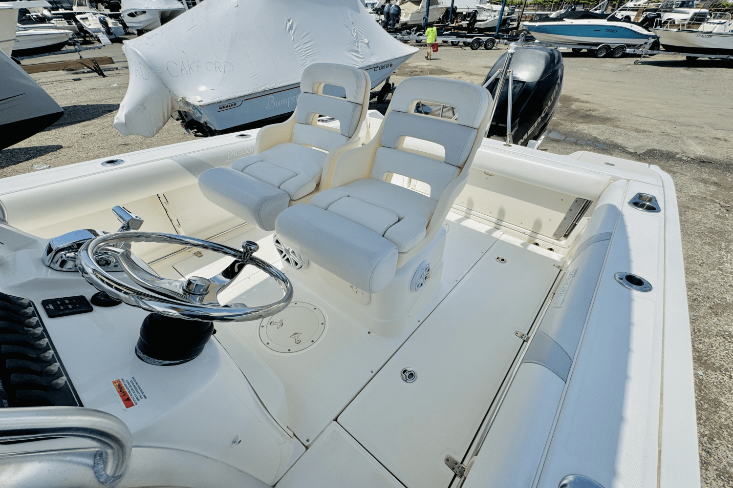 Slide: The Image of Boston Whaler 220 OUTRAGE 2012 - 27