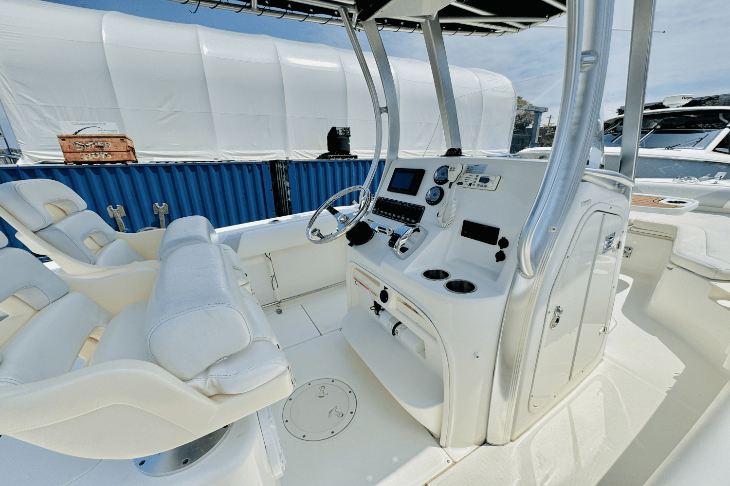 Slide: The Image of Boston Whaler 220 OUTRAGE 2012 - 28