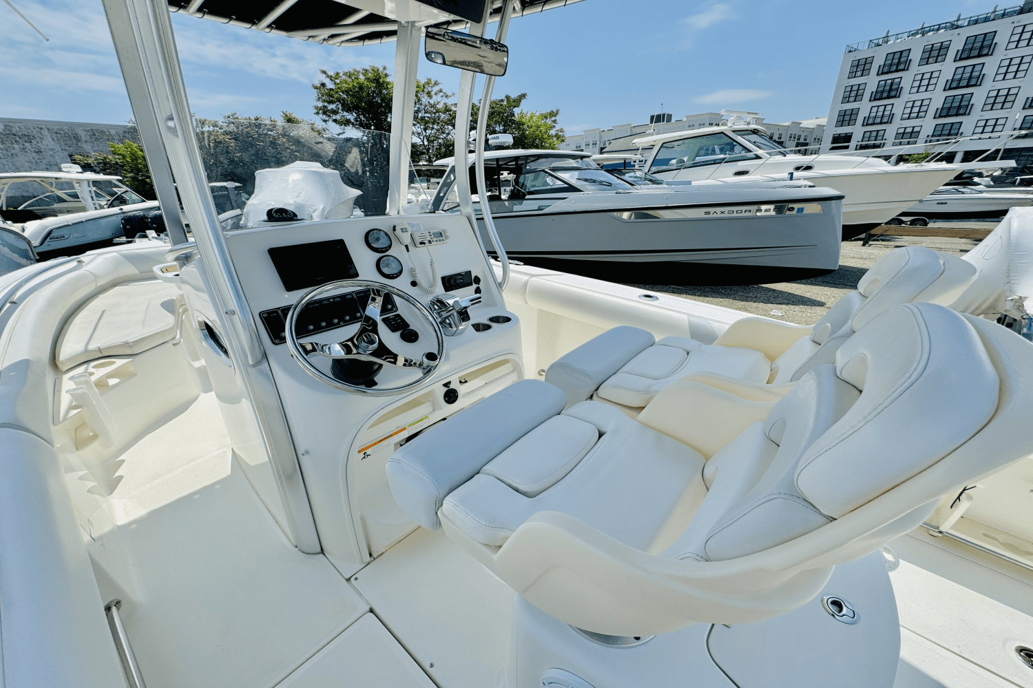 Slide: The Image of Boston Whaler 220 OUTRAGE 2012 - 29