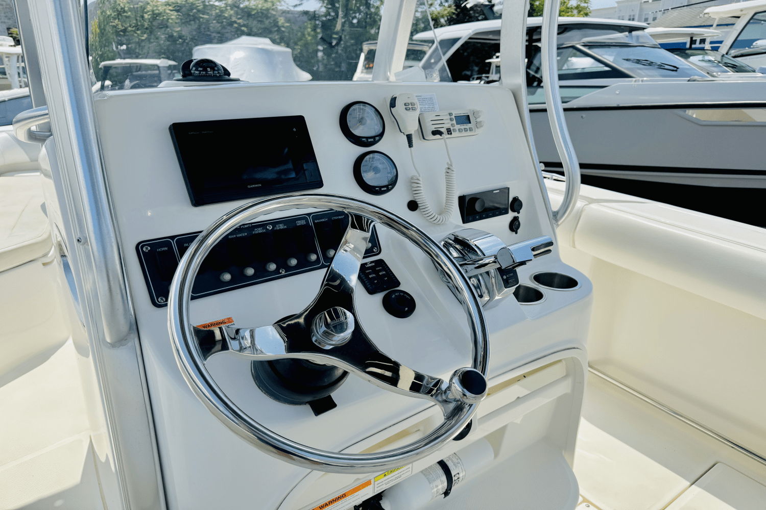Slide: The Image of Boston Whaler 220 OUTRAGE 2012 - 30