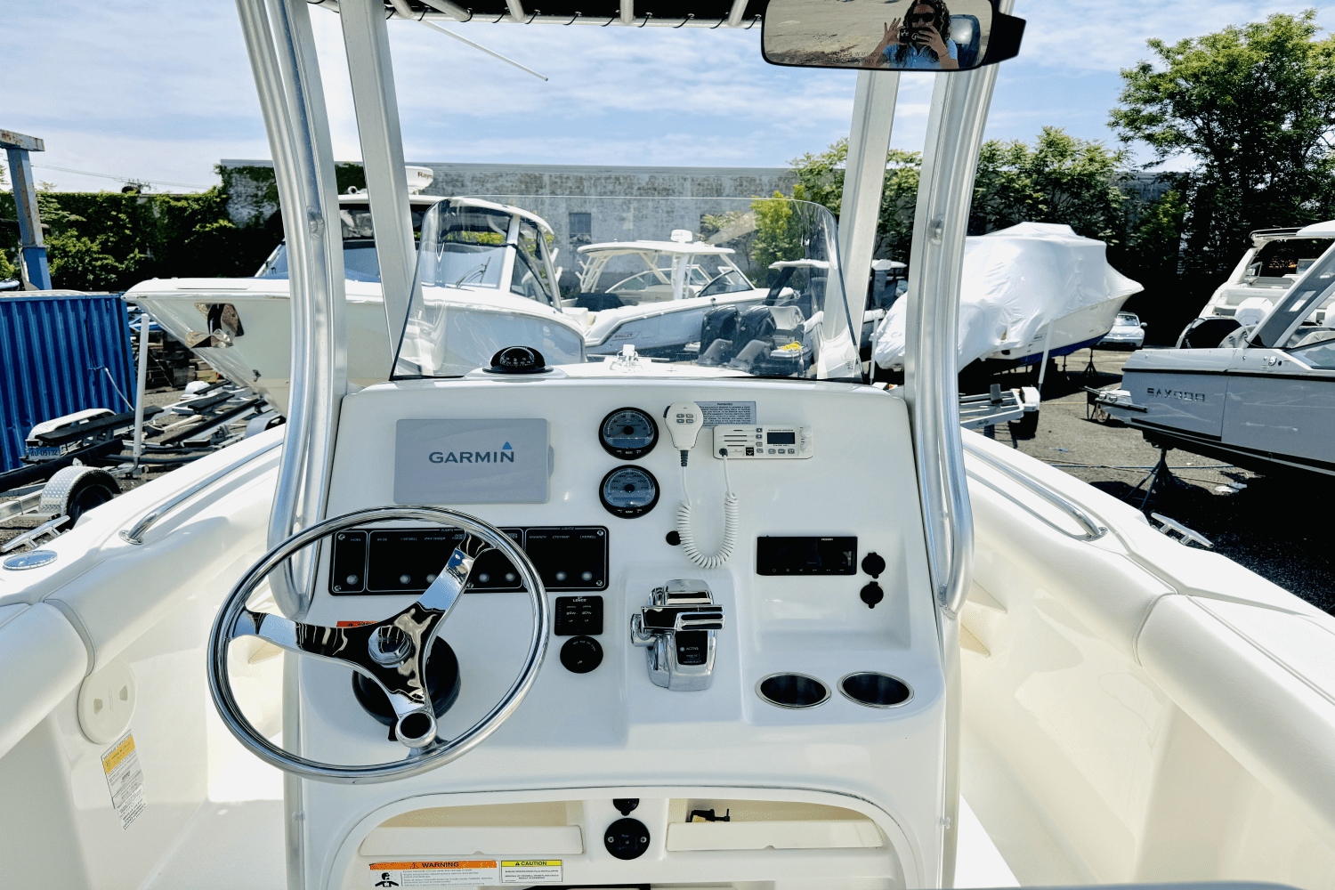 Slide: The Image of Boston Whaler 220 OUTRAGE 2012 - 34