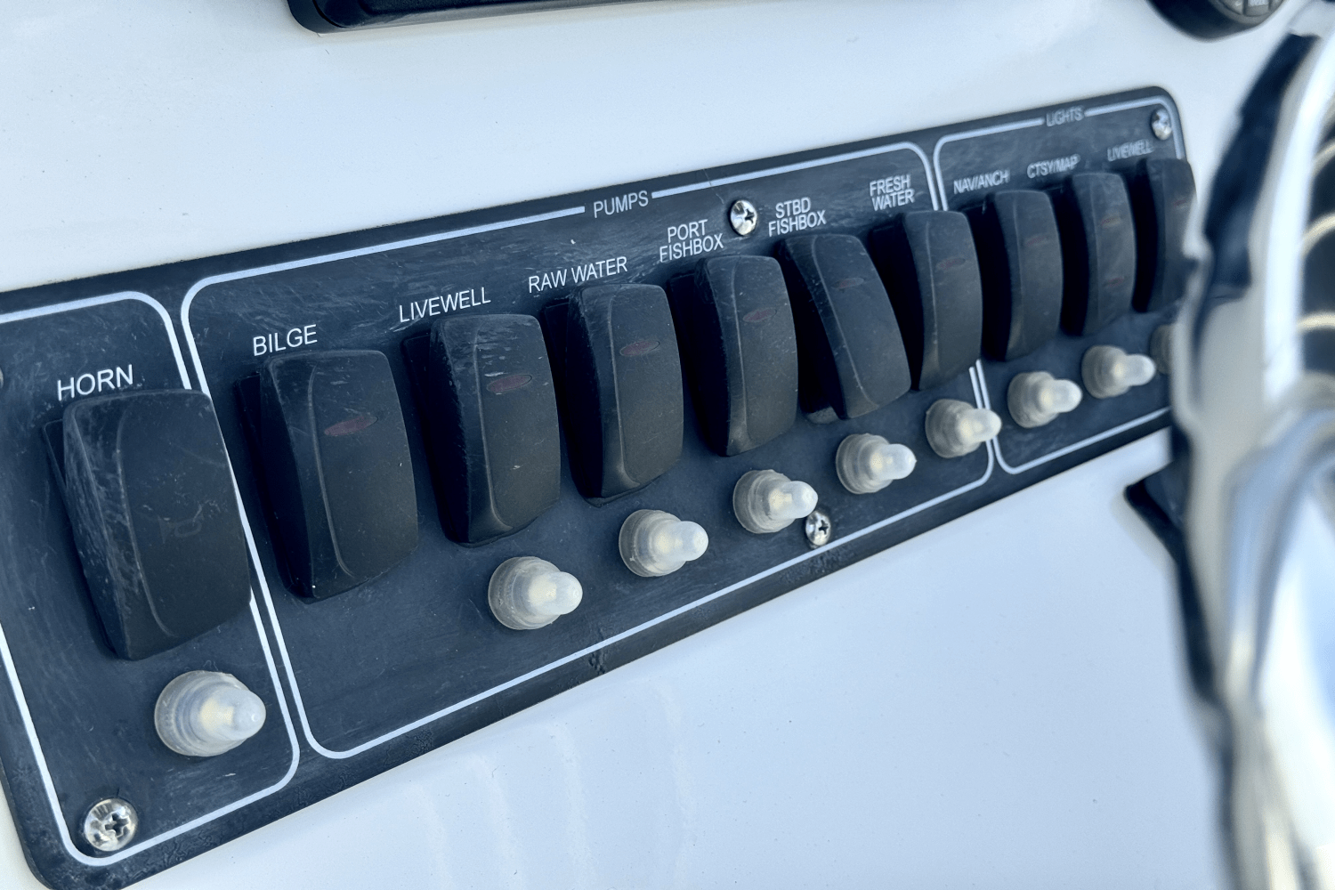 Slide: The Image of Boston Whaler 220 OUTRAGE 2012 - 36