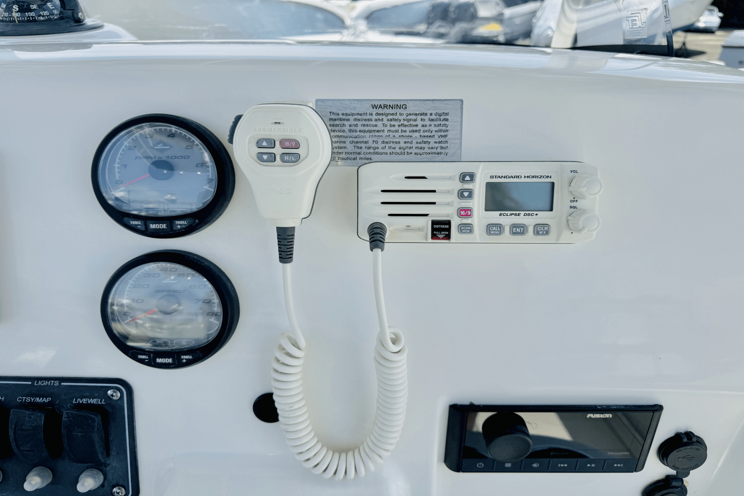 Slide: The Image of Boston Whaler 220 OUTRAGE 2012 - 38