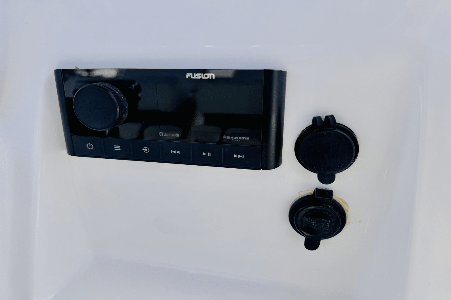 Slide: The Image of Boston Whaler 220 OUTRAGE 2012 - 39