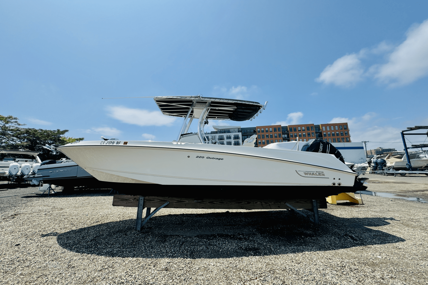 Slide: The Image of Boston Whaler 220 OUTRAGE 2012 - 4