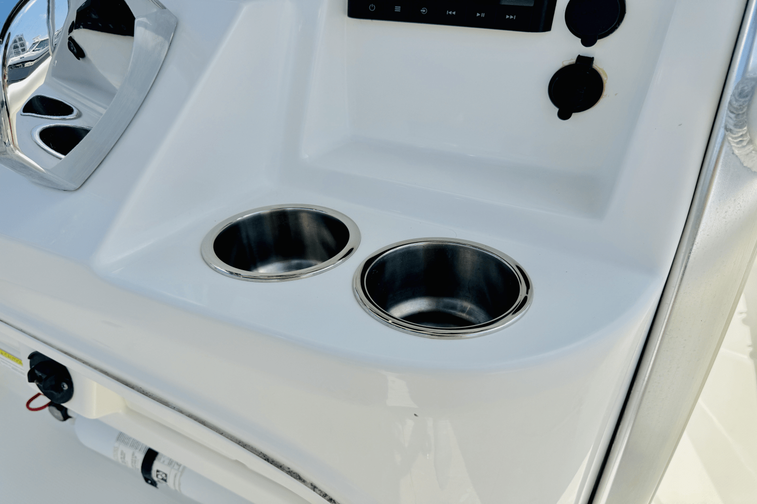 Slide: The Image of Boston Whaler 220 OUTRAGE 2012 - 40