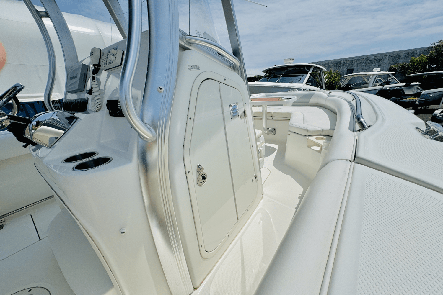 Slide: The Image of Boston Whaler 220 OUTRAGE 2012 - 41