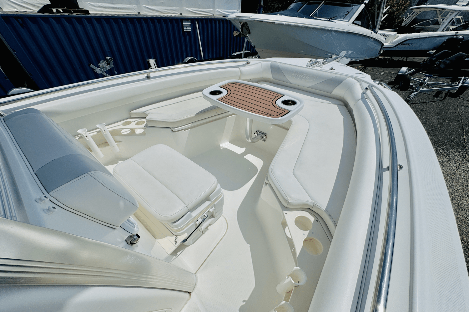 Slide: The Image of Boston Whaler 220 OUTRAGE 2012 - 43