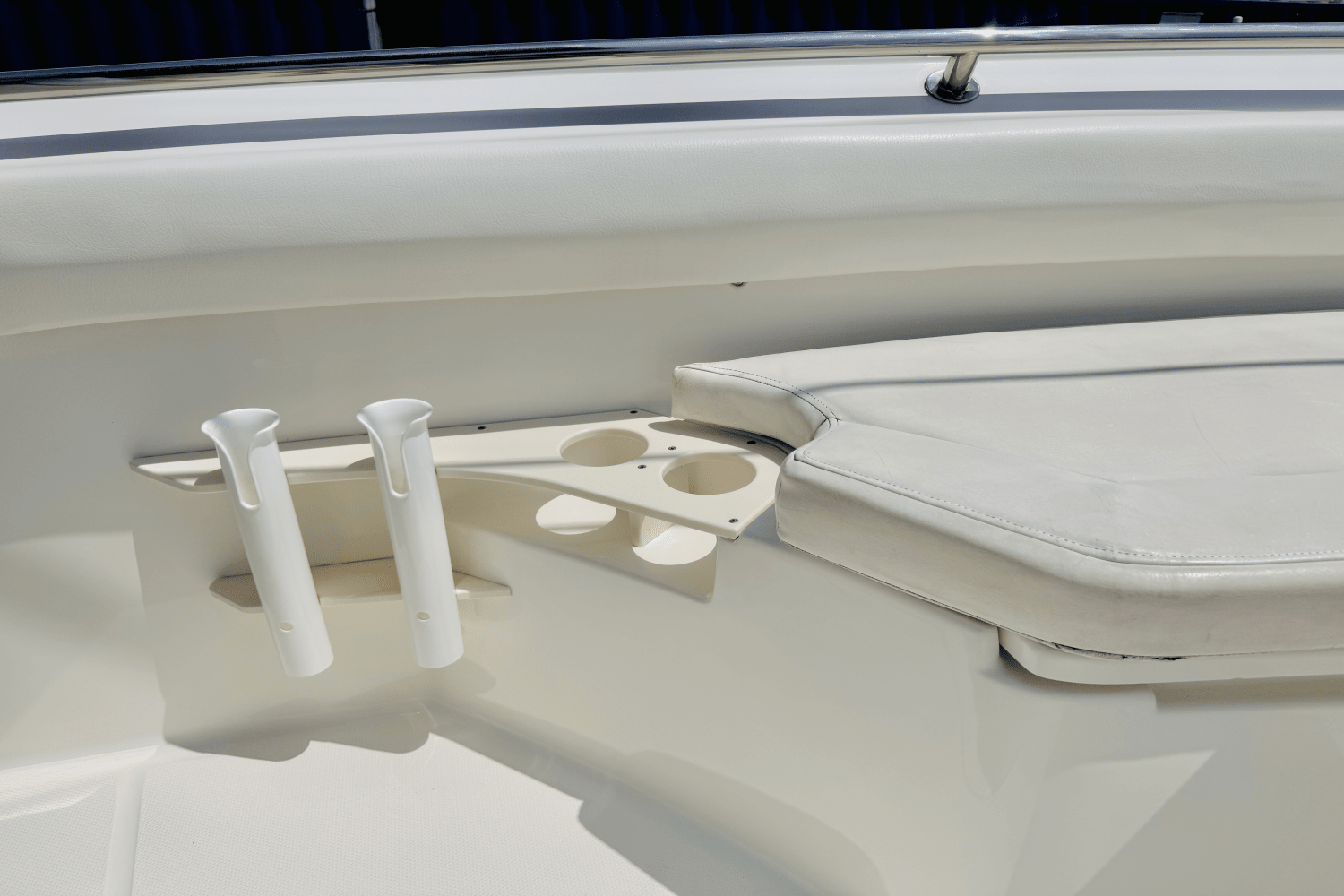 Slide: The Image of Boston Whaler 220 OUTRAGE 2012 - 46