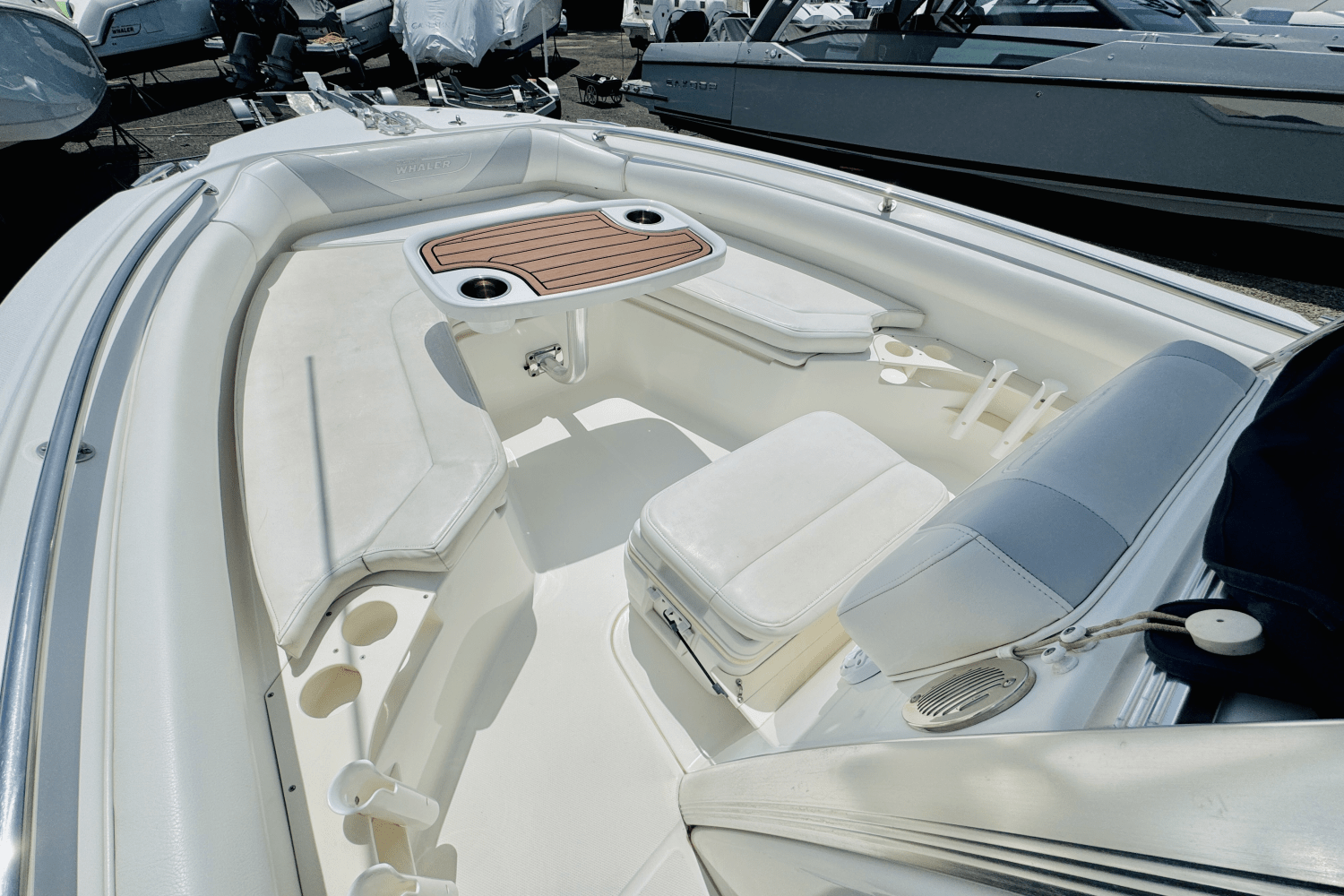 Slide: The Image of Boston Whaler 220 OUTRAGE 2012 - 47