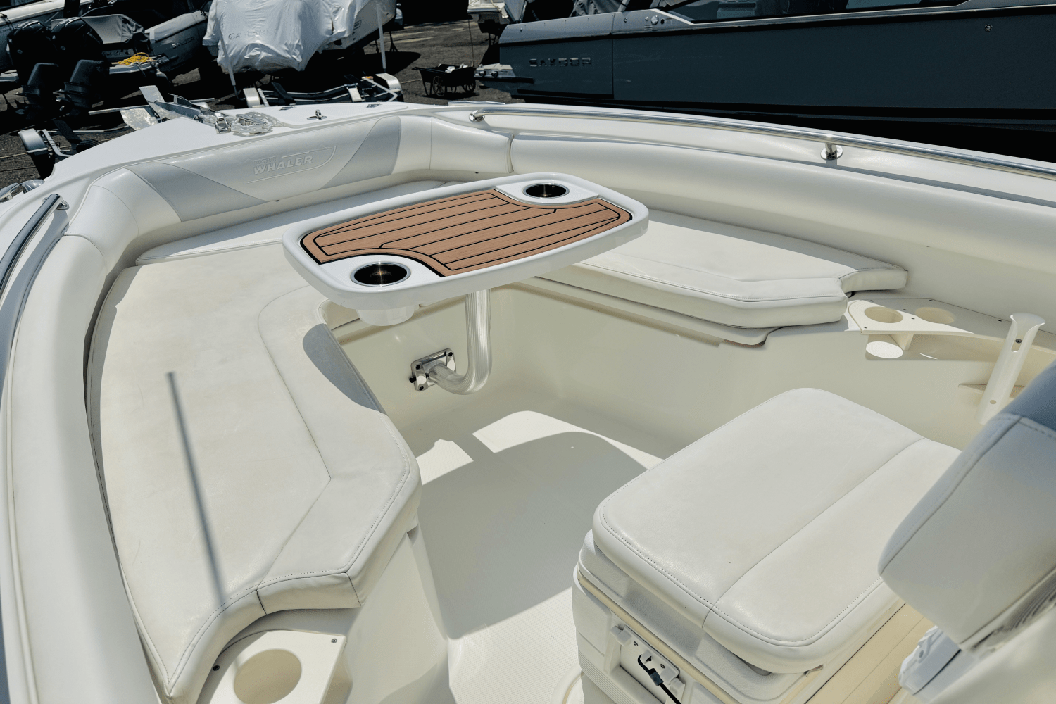 Slide: The Image of Boston Whaler 220 OUTRAGE 2012 - 48
