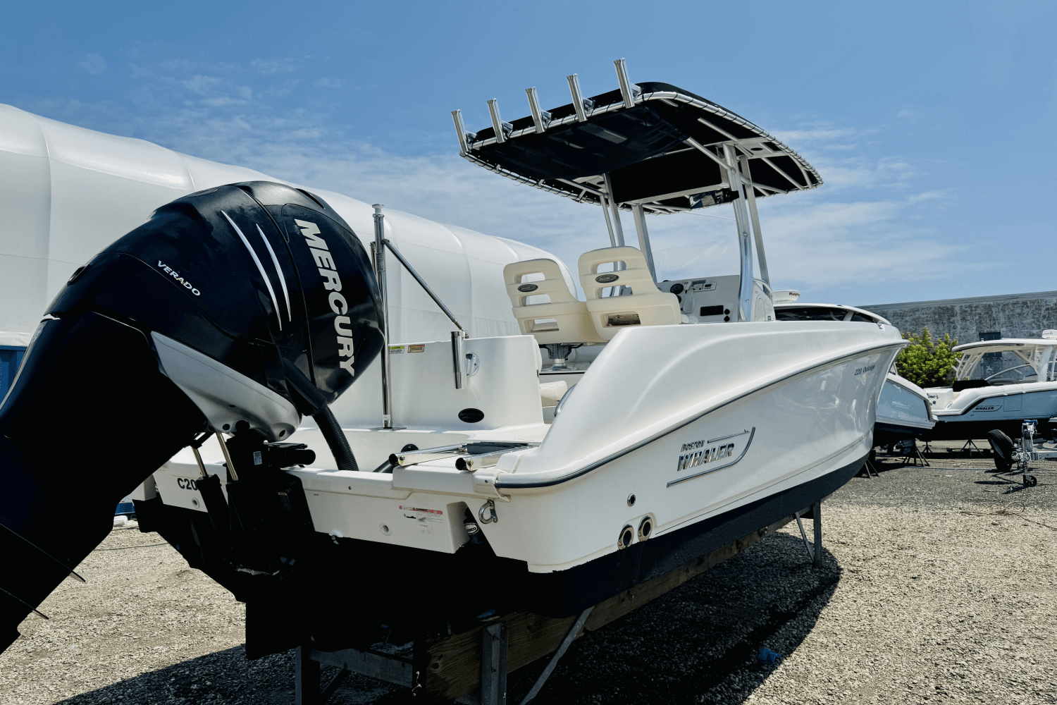 Slide: The Image of Boston Whaler 220 OUTRAGE 2012 - 5