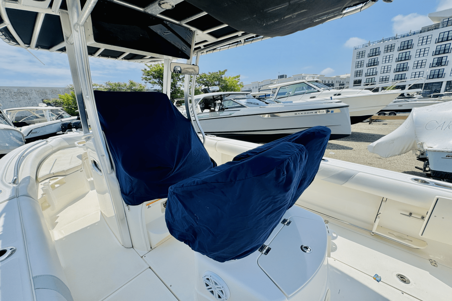Slide: The Image of Boston Whaler 220 OUTRAGE 2012 - 56