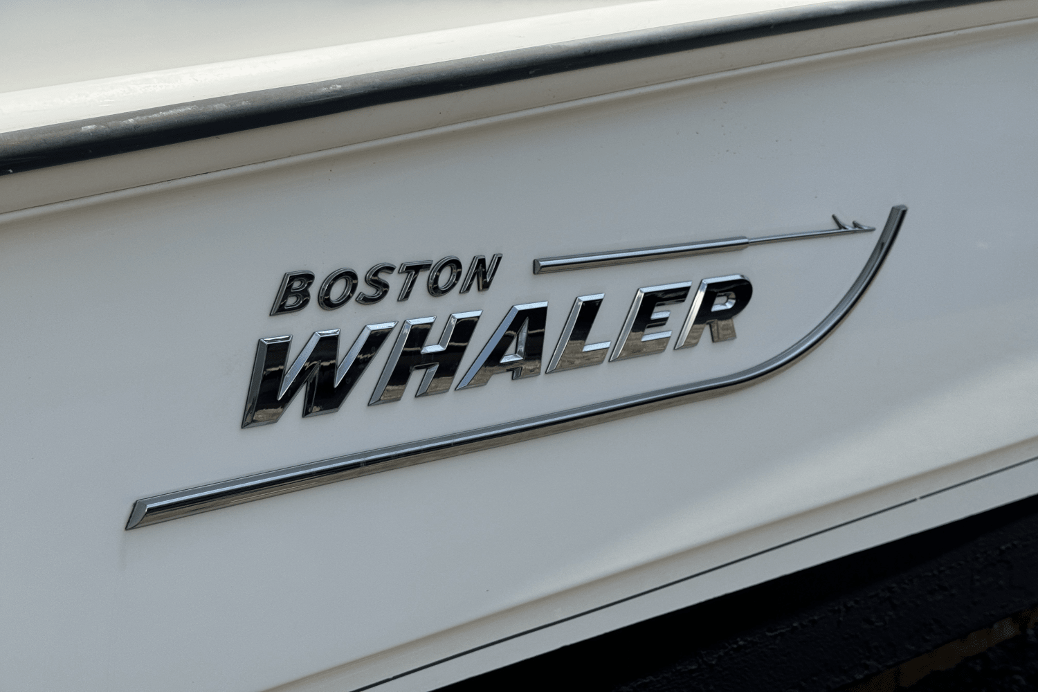 Slide: The Image of Boston Whaler 220 OUTRAGE 2012 - 6