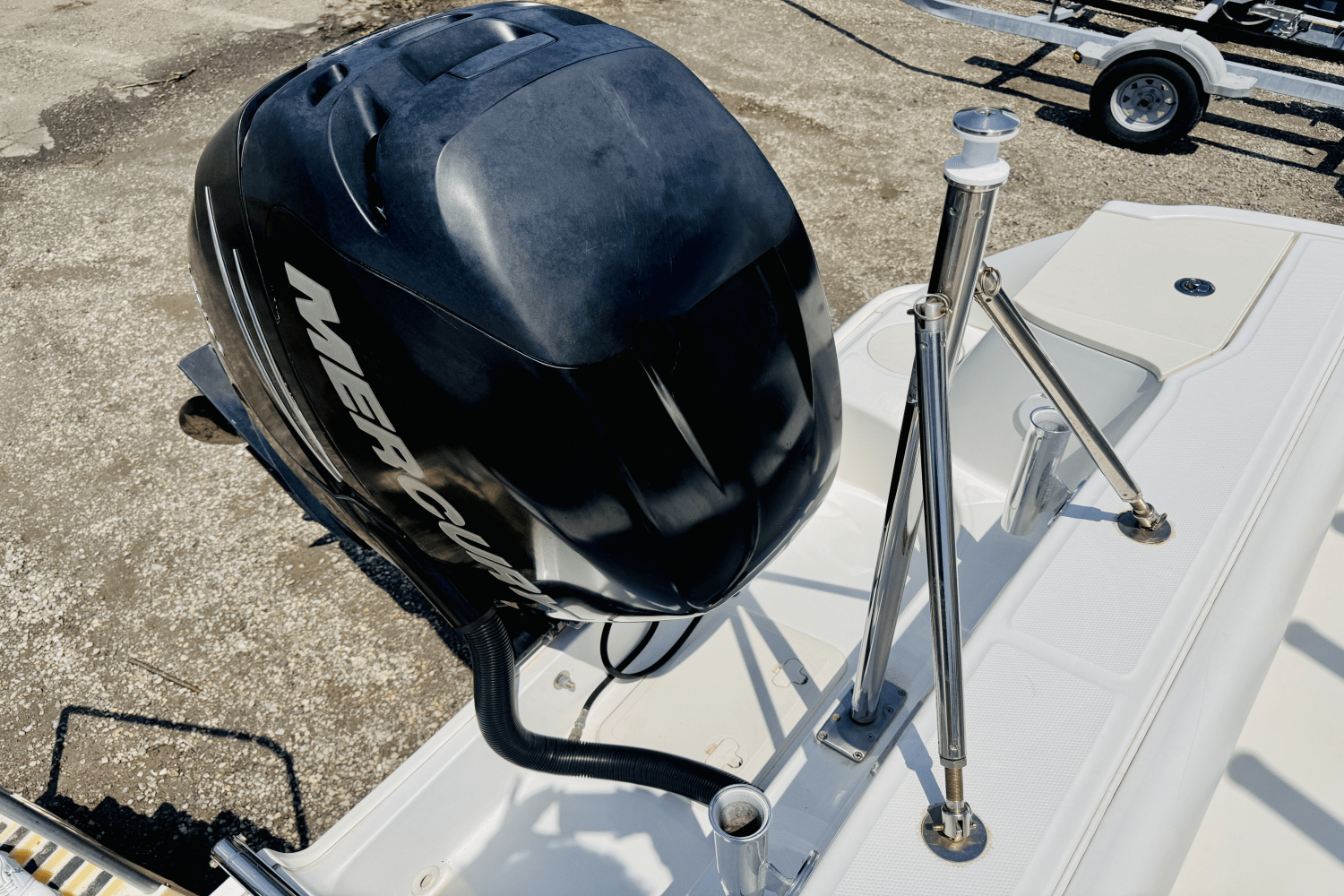 Slide: The Image of Boston Whaler 220 OUTRAGE 2012 - 7