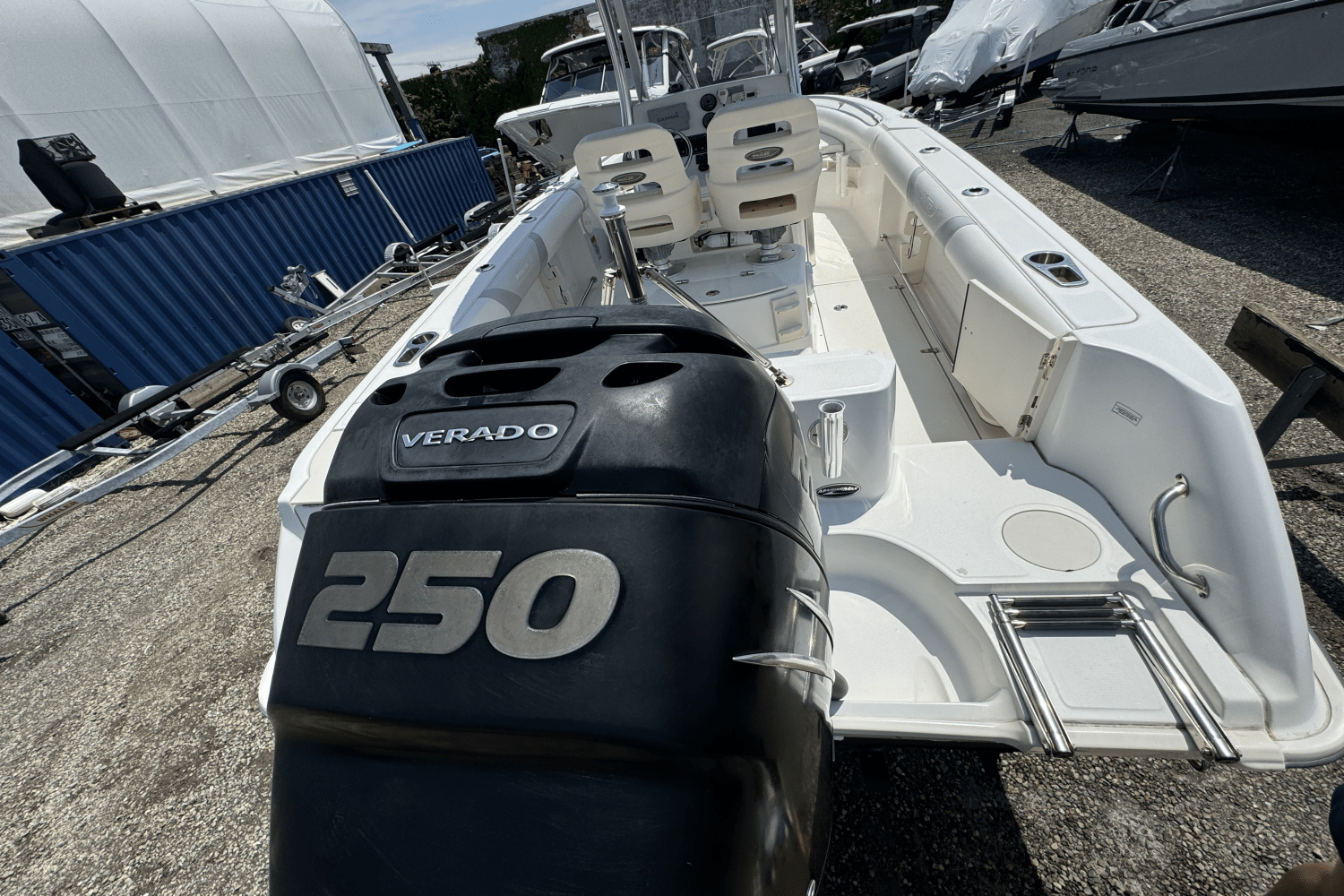 Slide: The Image of Boston Whaler 220 OUTRAGE 2012 - 9