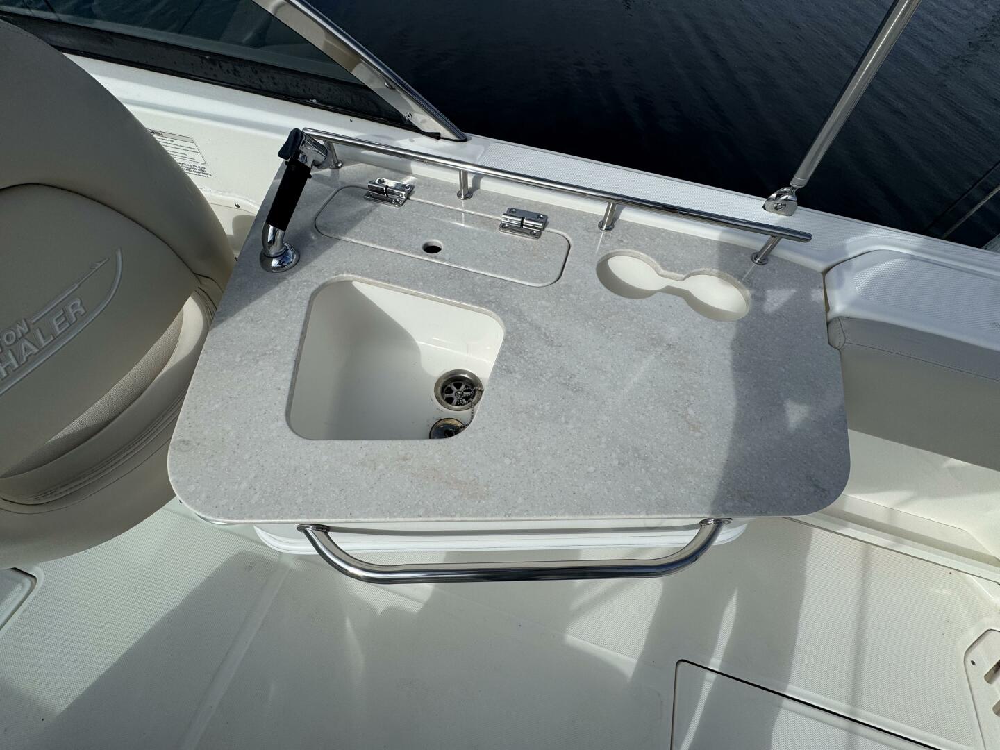 Slide: The Image of Boston Whaler 23 2014 - 5378217