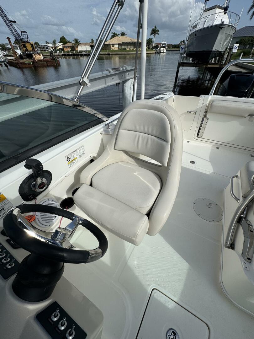 Slide: The Image of Boston Whaler 23 2014 - 5378214