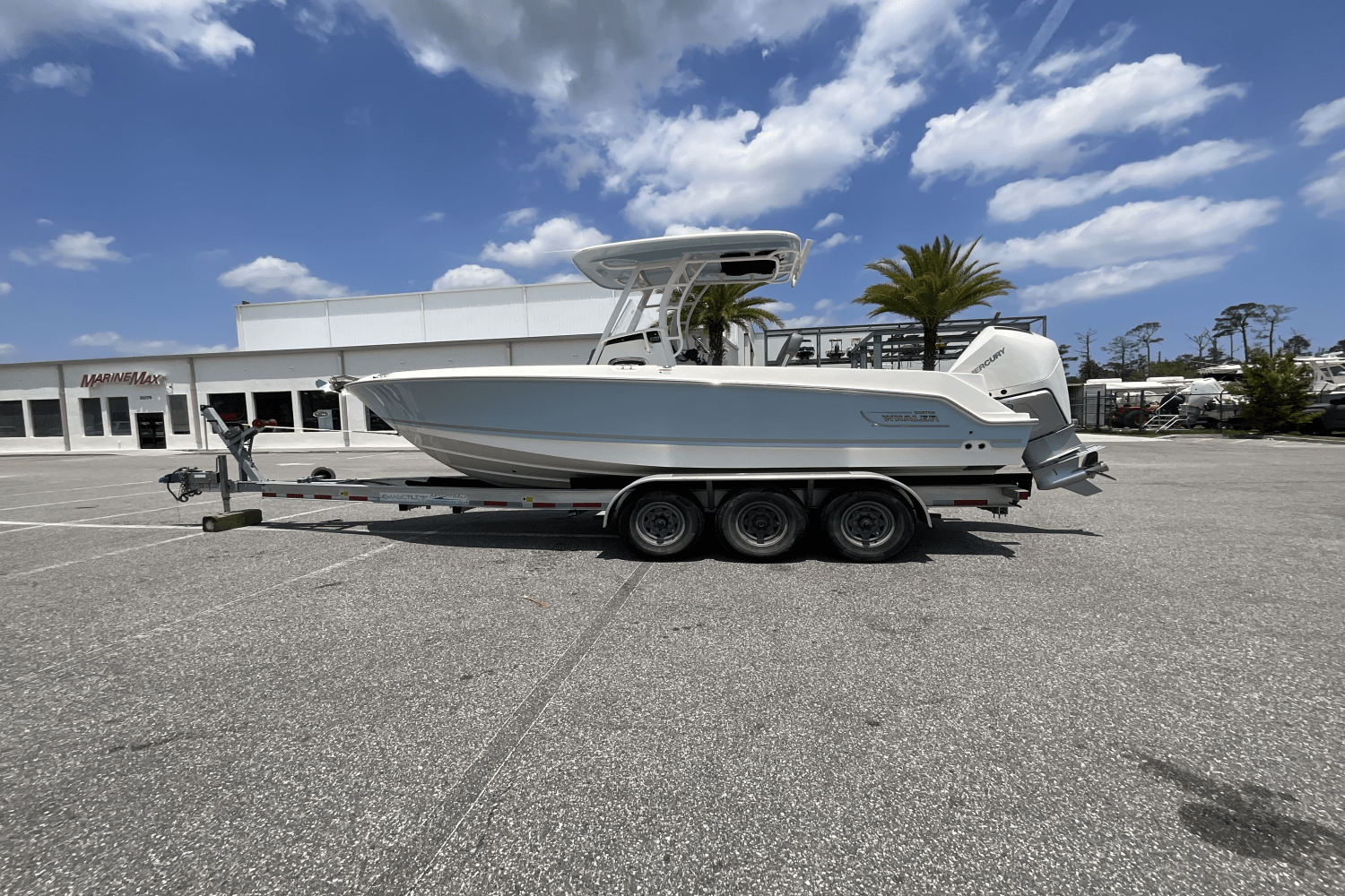 Slide: The Image of Boston Whaler 230 Outrage 2025 - 1