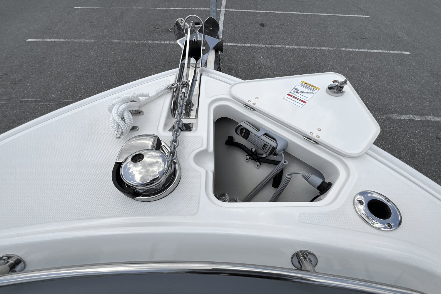 Slide: The Image of Boston Whaler 230 Outrage 2025 - 11