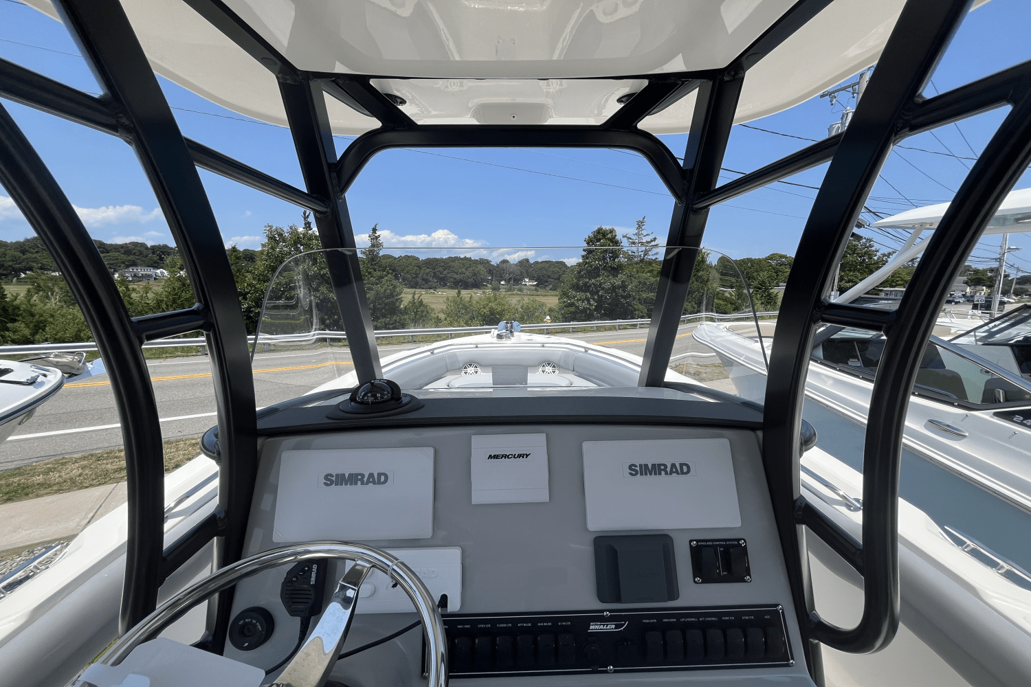 Slide: The Image of Boston Whaler 230 Outrage 2025 - 11