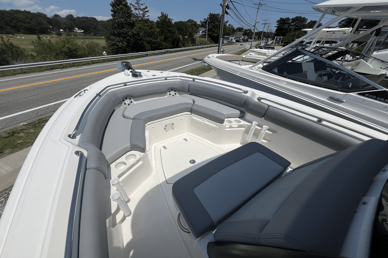 Slide: The Image of Boston Whaler 230 Outrage 2025 - 12