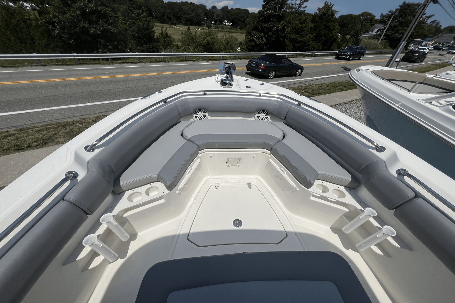 Slide: The Image of Boston Whaler 230 Outrage 2025 - 13