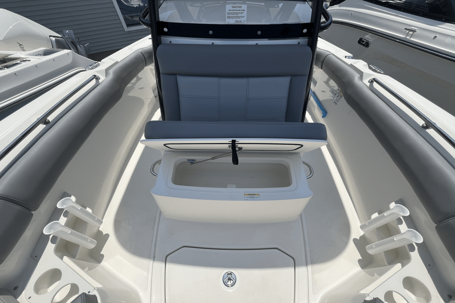 Slide: The Image of Boston Whaler 230 Outrage 2025 - 16