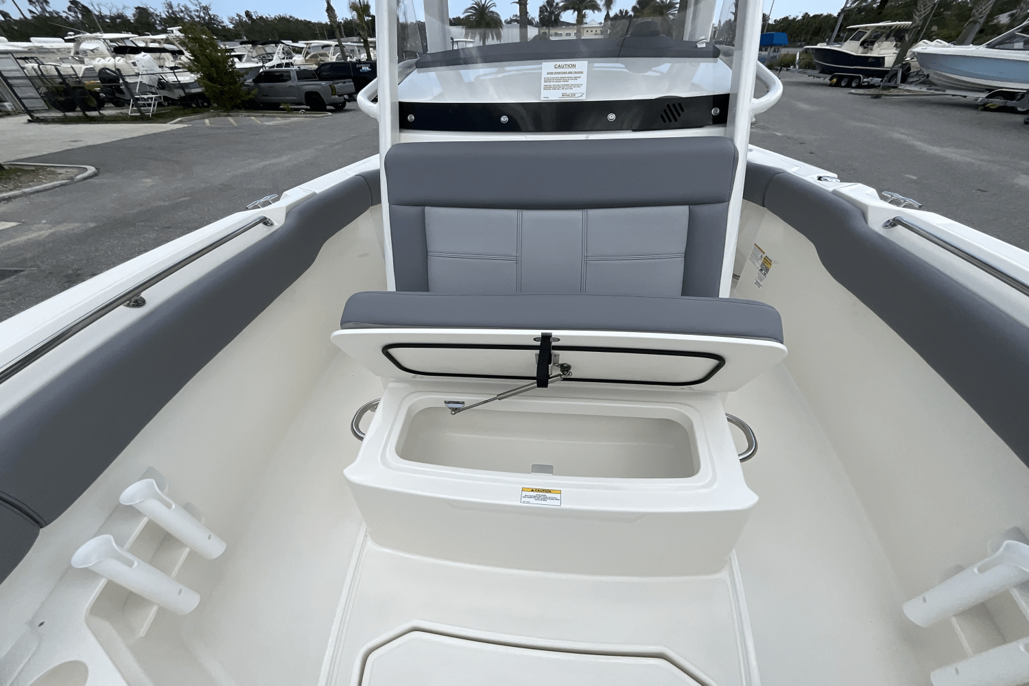 Slide: The Image of Boston Whaler 230 Outrage 2025 - 18