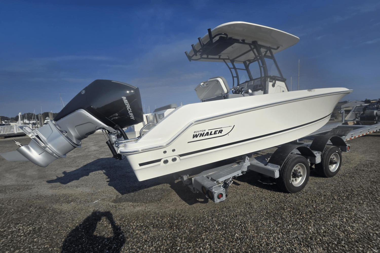 Slide: The Image of Boston Whaler 230 Outrage 2025 - 19