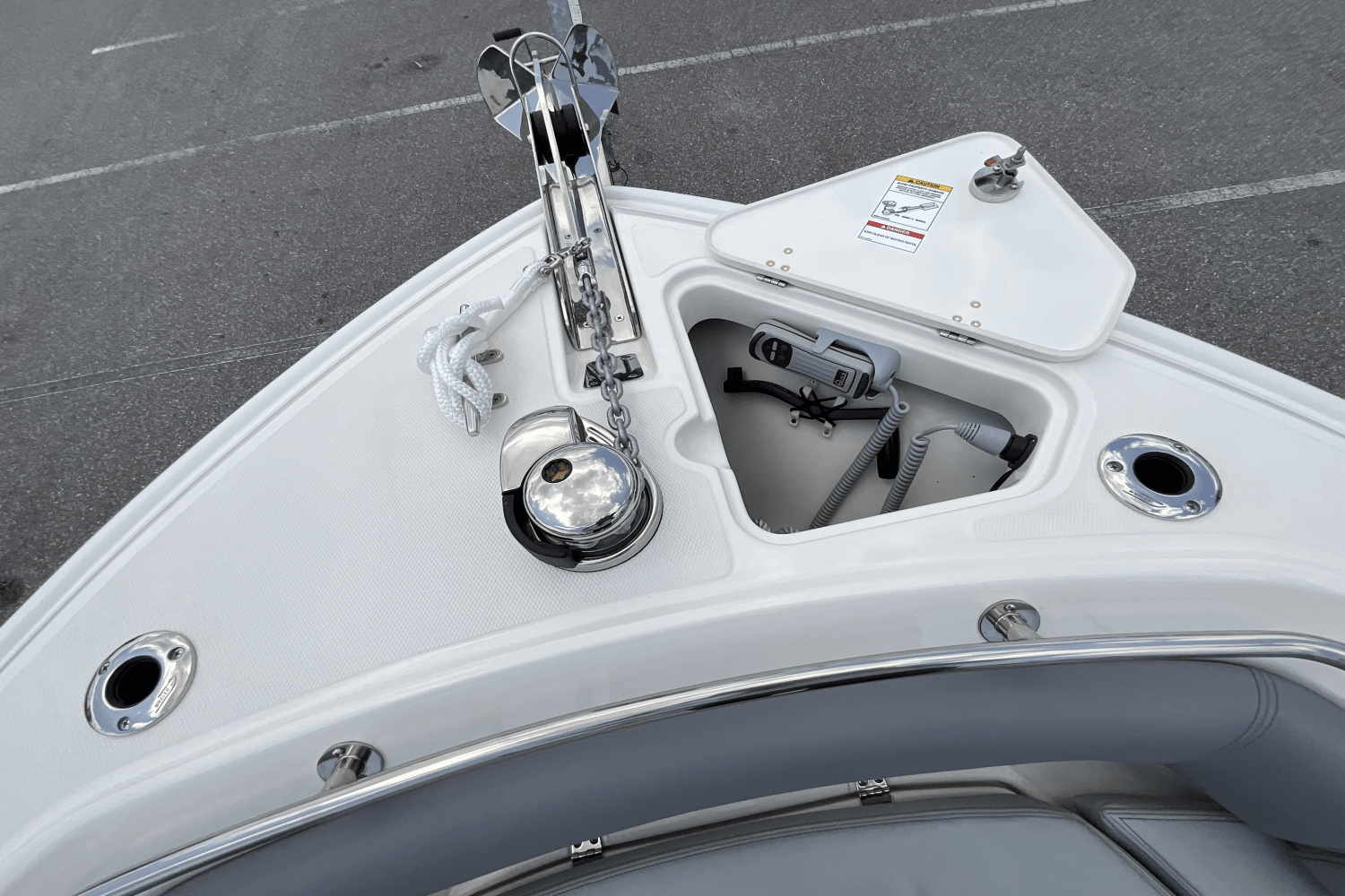 Slide: The Image of Boston Whaler 230 Outrage 2025 - 20
