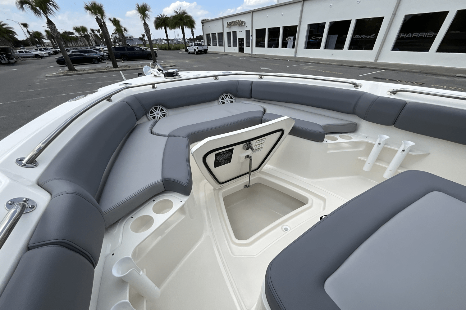 Slide: The Image of Boston Whaler 230 Outrage 2025 - 21