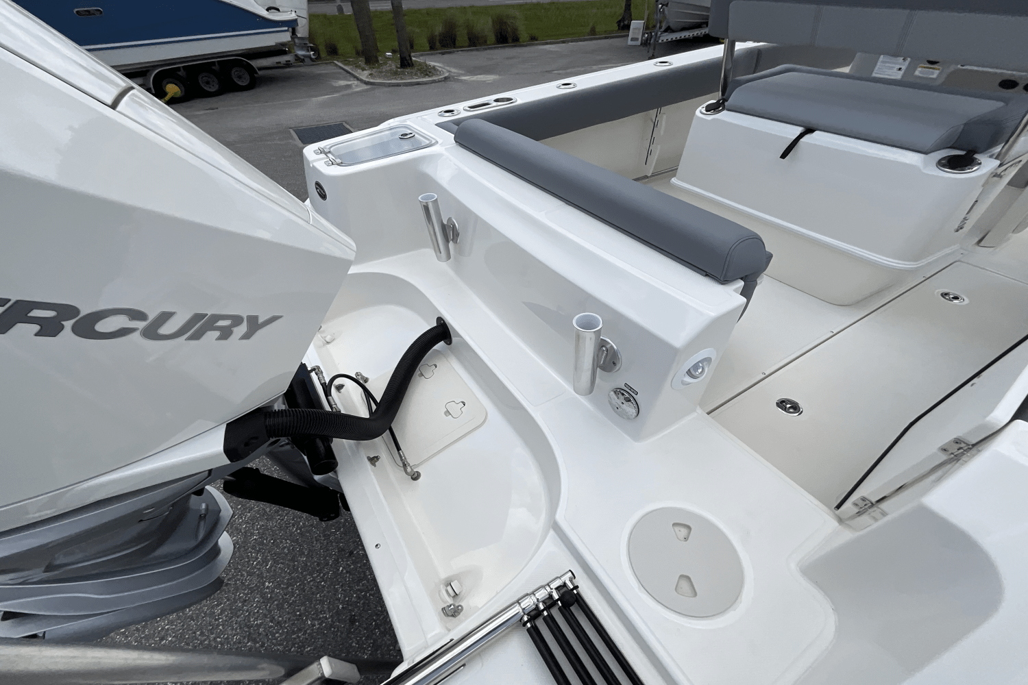 Slide: The Image of Boston Whaler 230 Outrage 2025 - 22